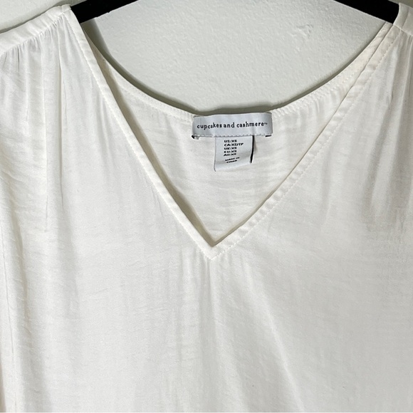CUPCAKES AND CASHMERE ANTHROPOLOGIE | Womens V Neck Long Sleeve White Blouse. - Picture 3 of 12